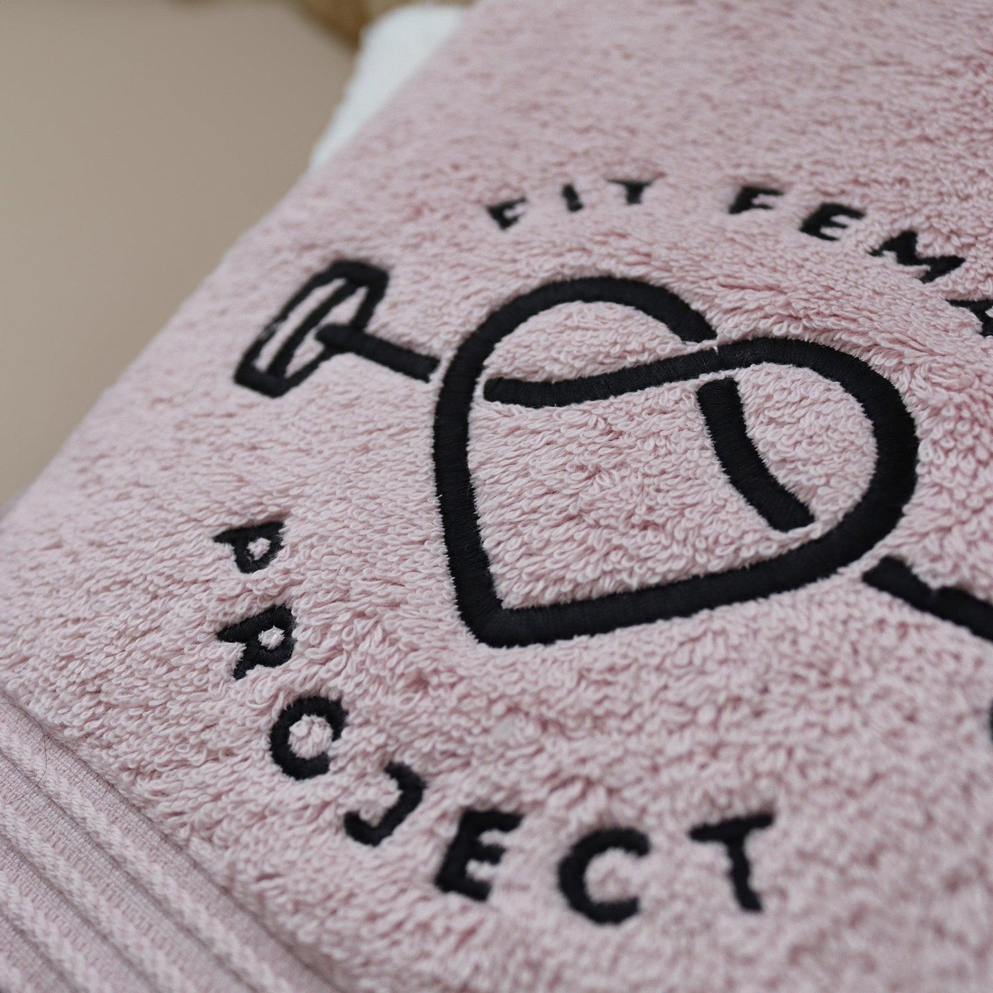 Custom Gym Towels – Embroidered for Fitness Studios & Enthusiasts